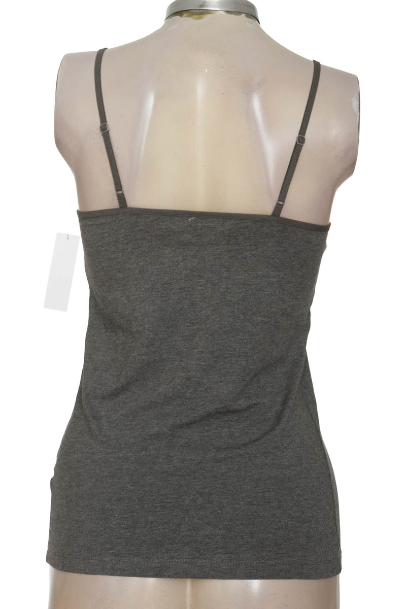 Top / Camiseta color Gris - Time And Tru