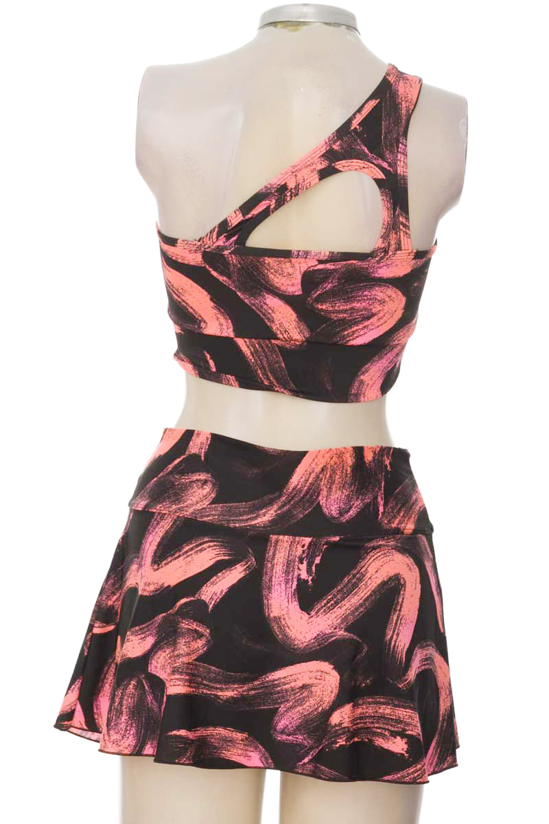 Ropa Deportiva / Salida de Baño color Negro - Closeando