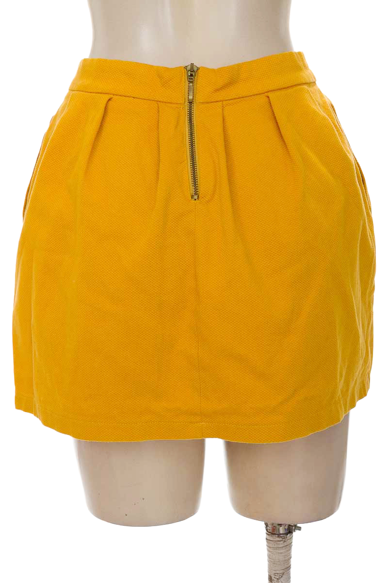 Falda color Mostaza - Stradivarius