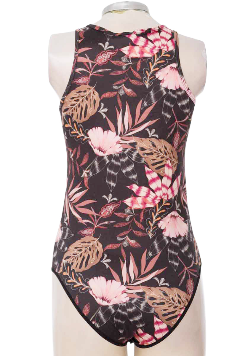 Top / Camiseta color Negro - Pacifika