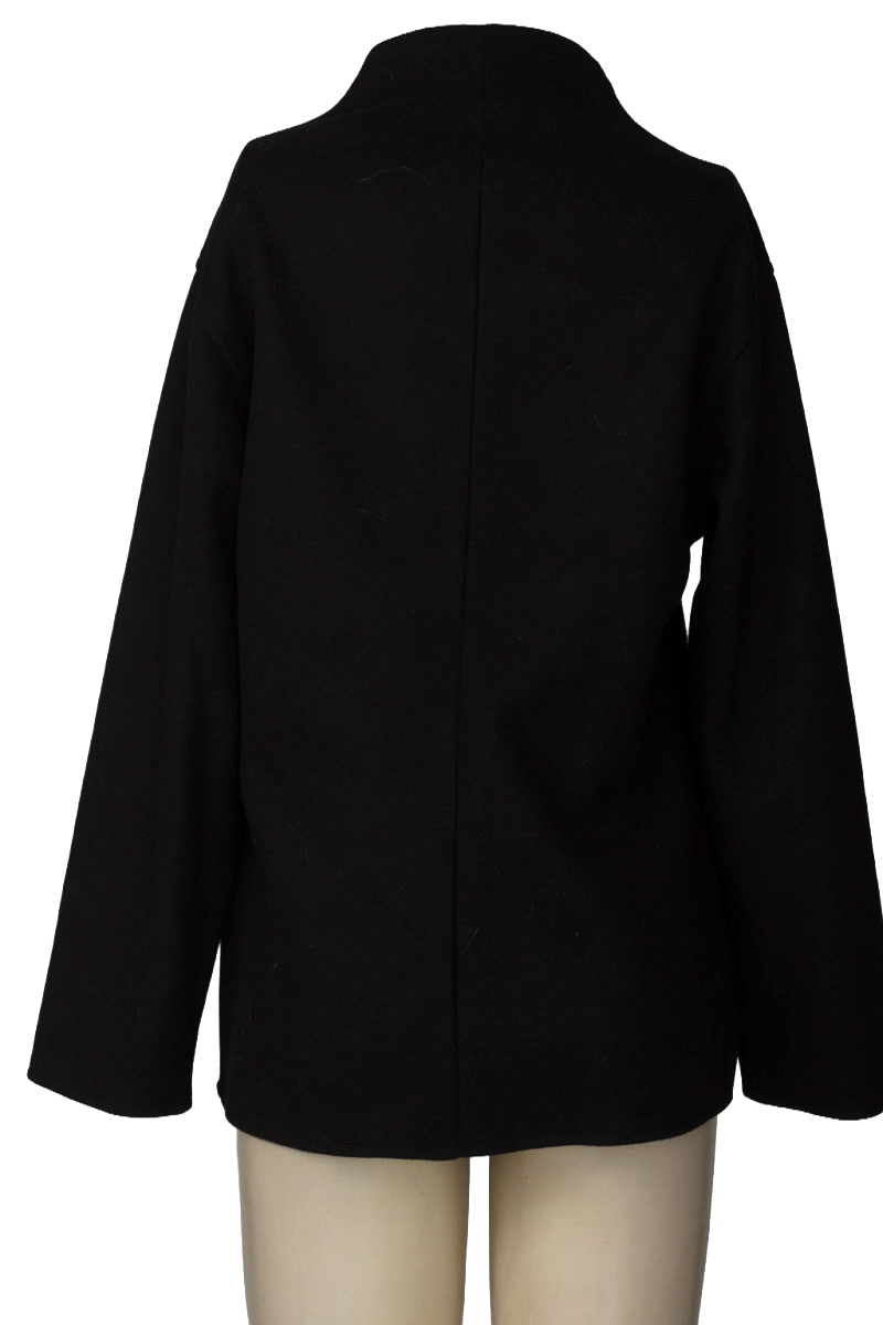 Chaqueta / Abrigo color Negro - Closeando