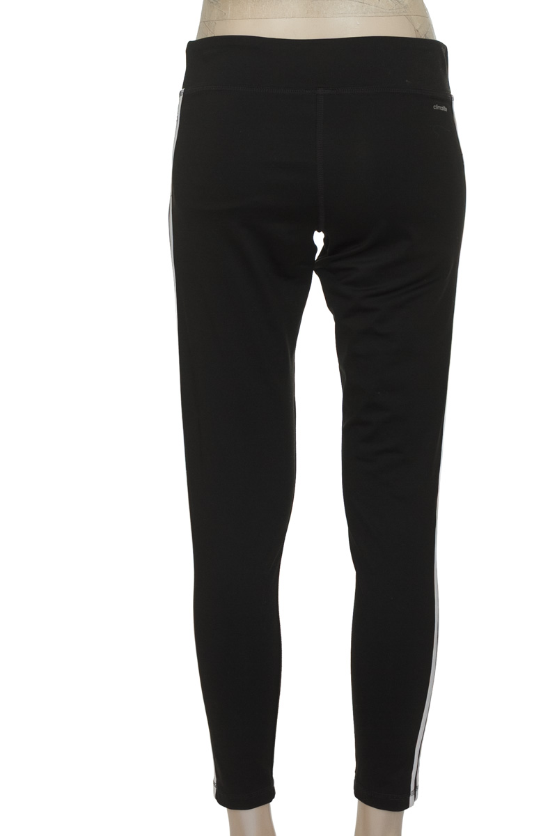 Ropa Deportiva / Salida de Baño color Negro - Adidas