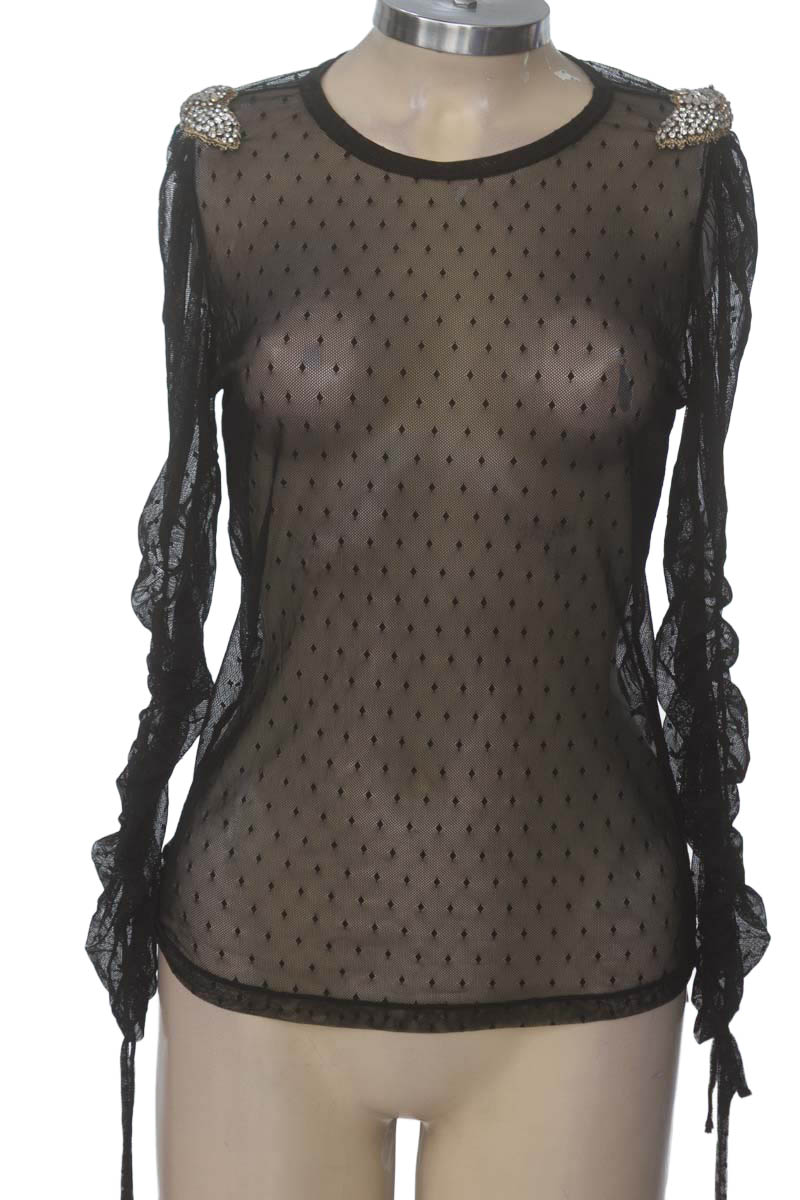 Top / Camiseta color Negro - Studio F