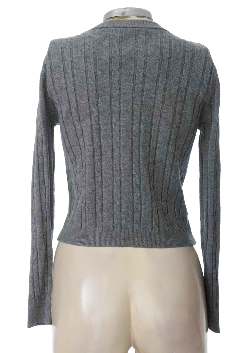 Sweater color Gris - Closeando