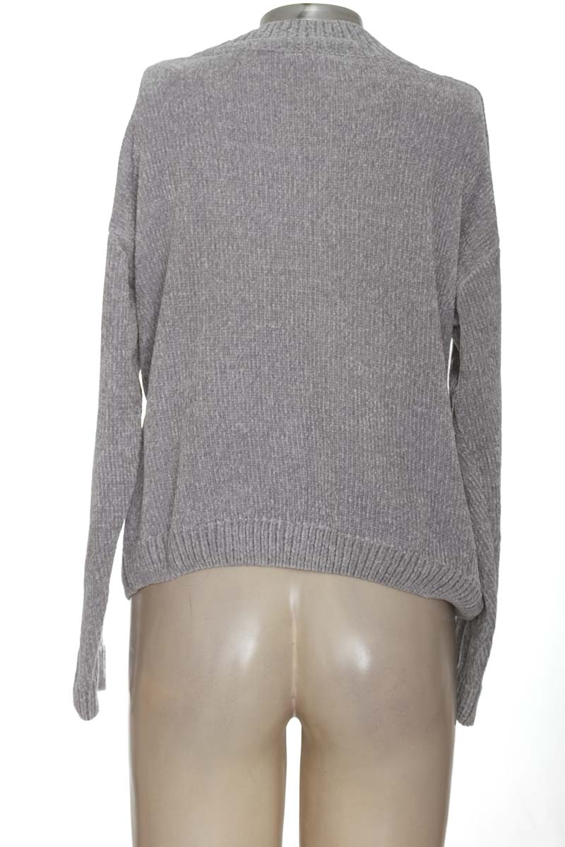 Sweater color Gris - Closeando
