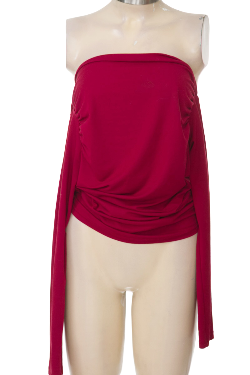 Top / Camiseta color Vinotinto - Closeando