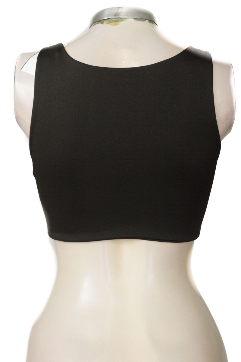 Top / Camiseta color Negro - Closeando