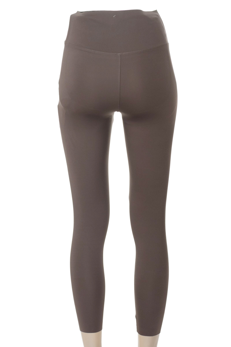 Ropa Deportiva / Salida de Baño color Gris - Closeando