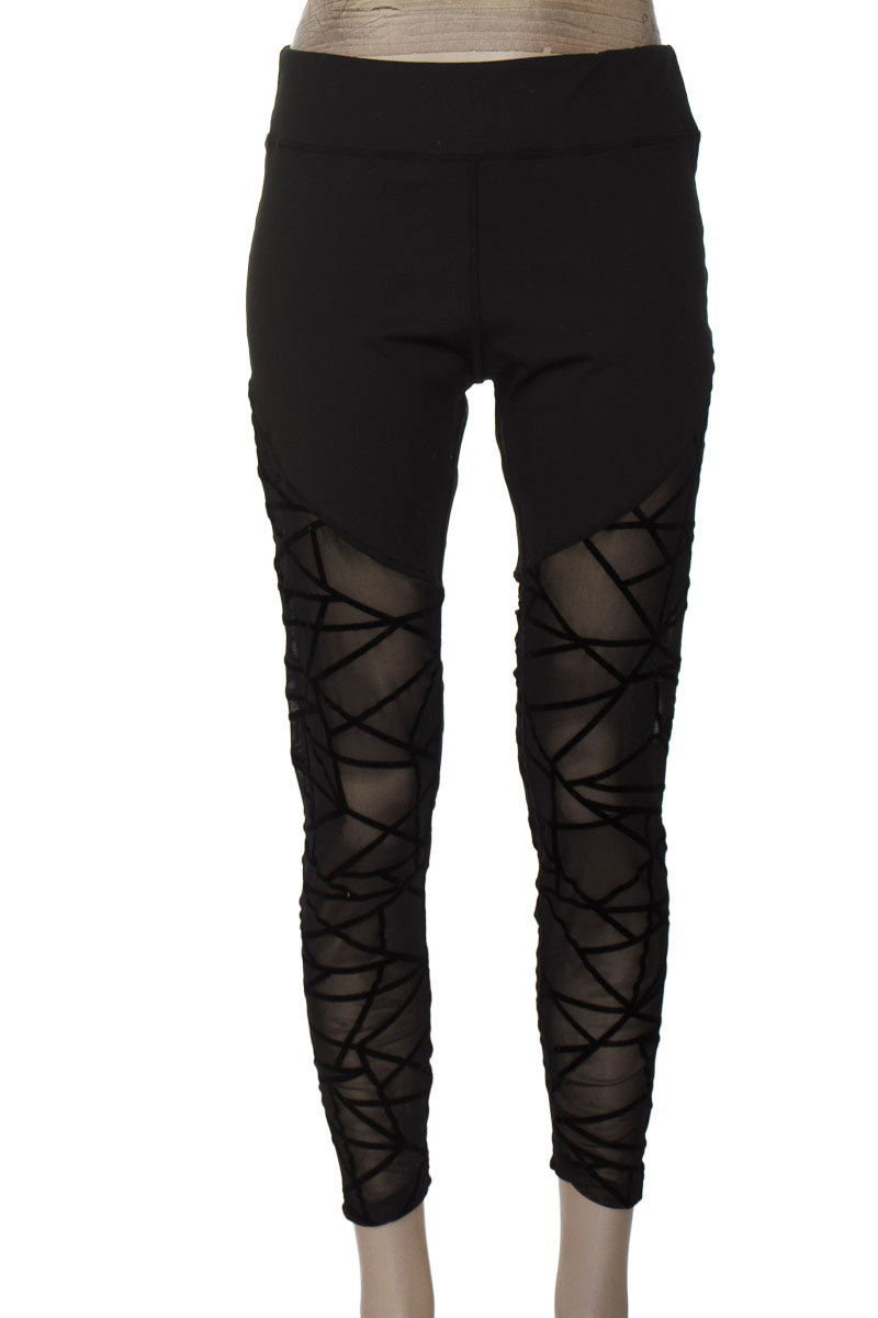 Ropa Deportiva / Salida de Baño color Negro - Closeando