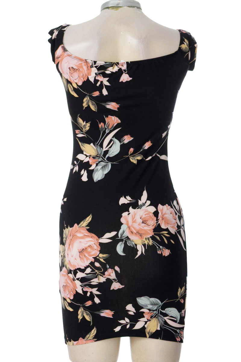 Vestido / Enterizo color Negro - Closeando