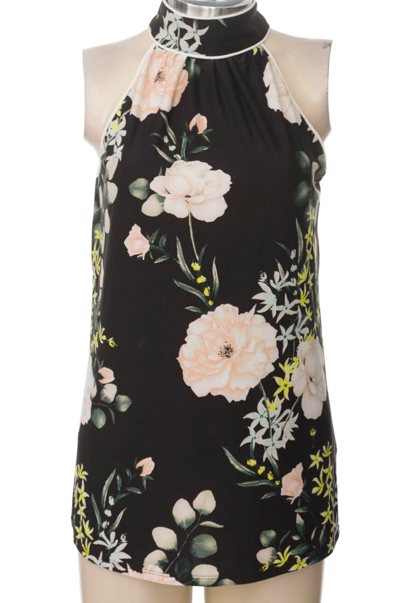 Top / Camiseta color Negro - Suzy Shier