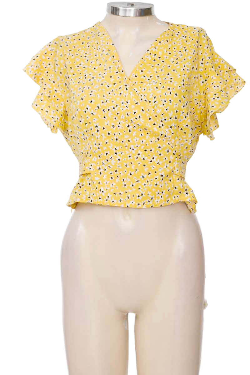 Top / Camiseta color Amarillo - Follow me 