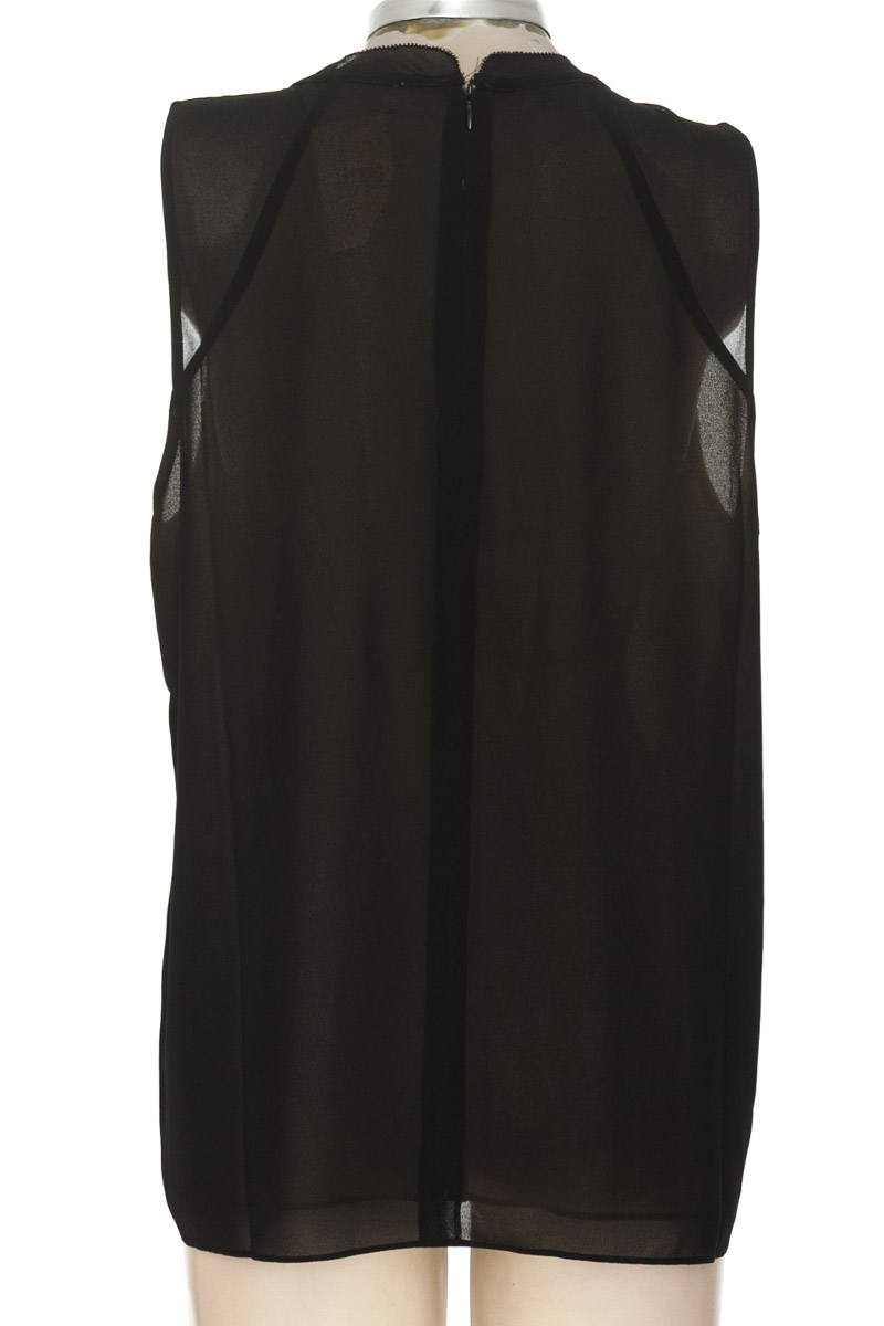 Top / Camiseta color Negro - Rose + Olive