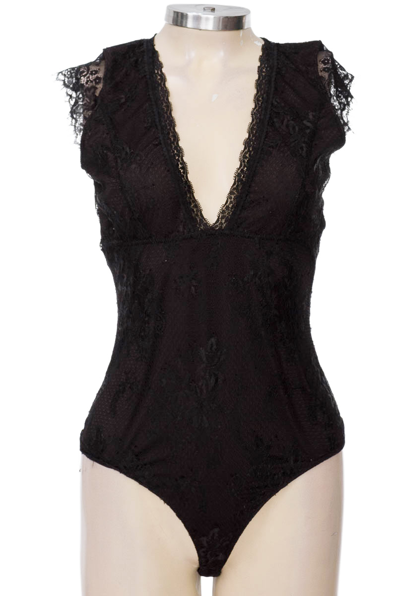 Top / Camiseta color Negro - ELA