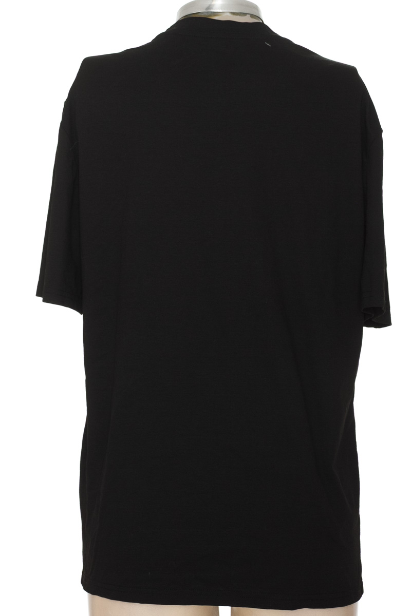 Top / Camiseta color Negro - Closeando