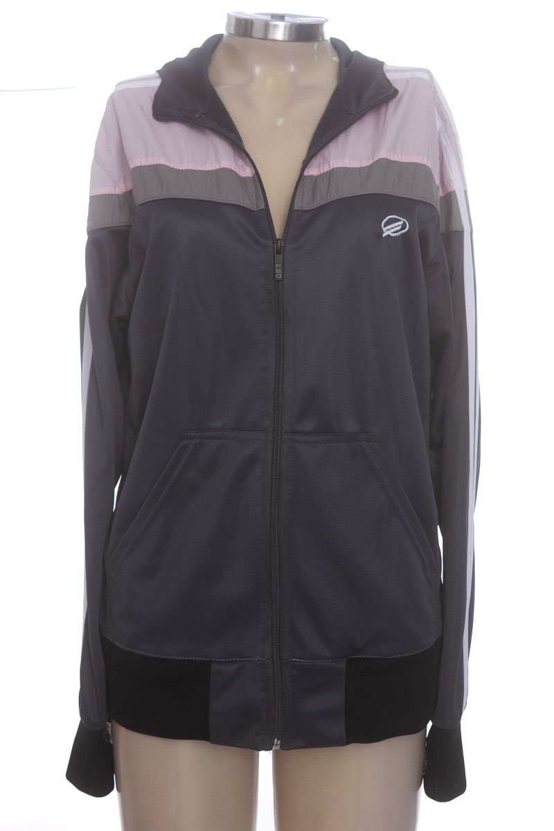 Ropa Deportiva / Salida de Baño color Gris - Closeando