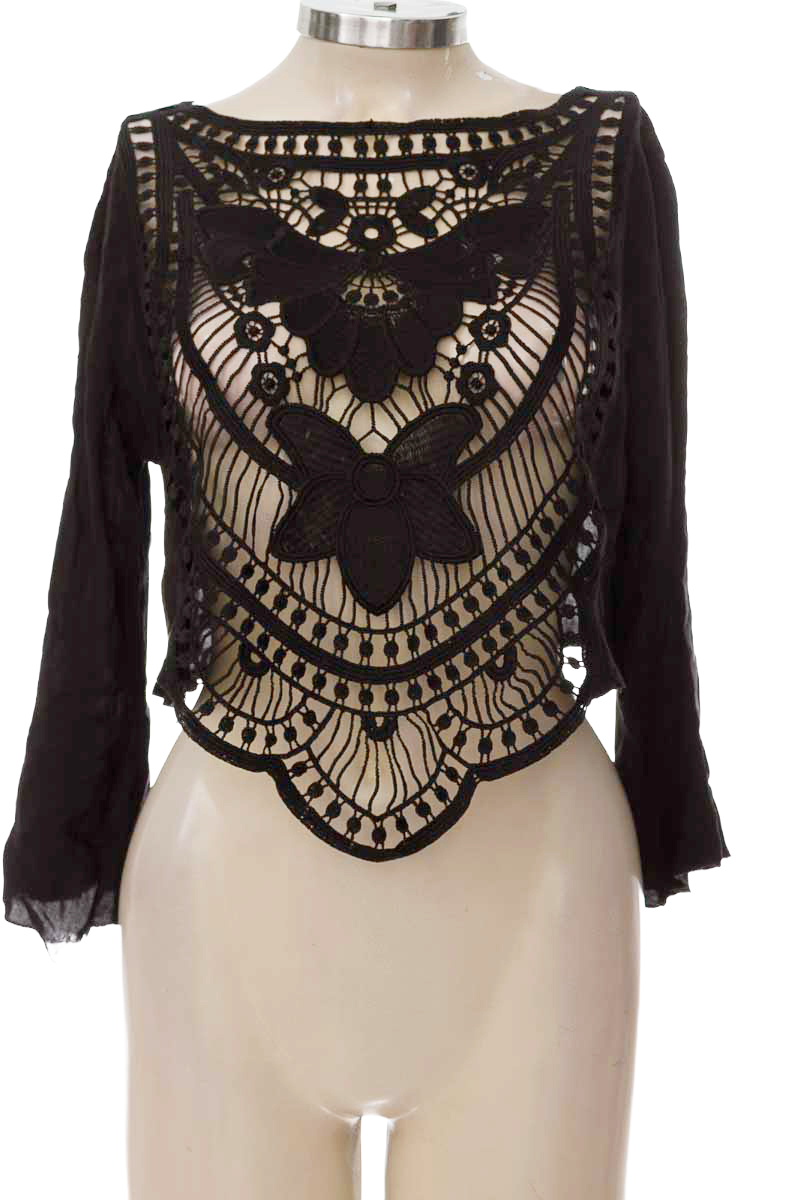 Top / Camiseta color Negro - Closeando