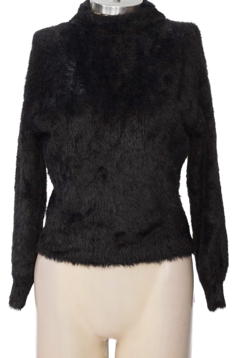 Sweater color Negro - Closeando