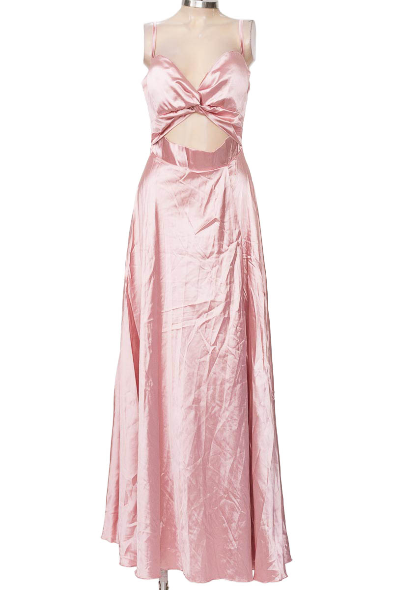 Vestido / Enterizo color Rosado - Closeando