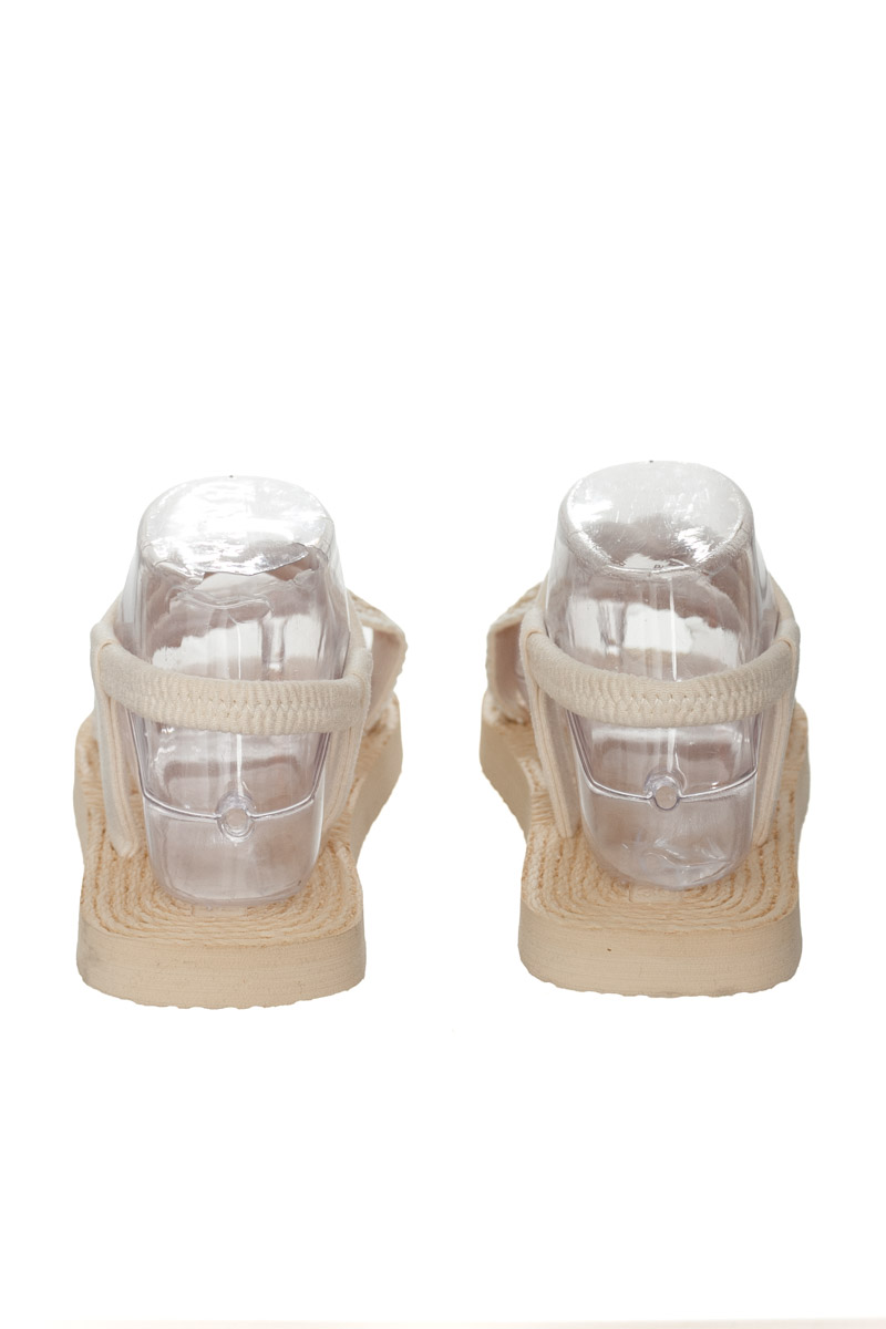 Zapatos color Beige - Closeando