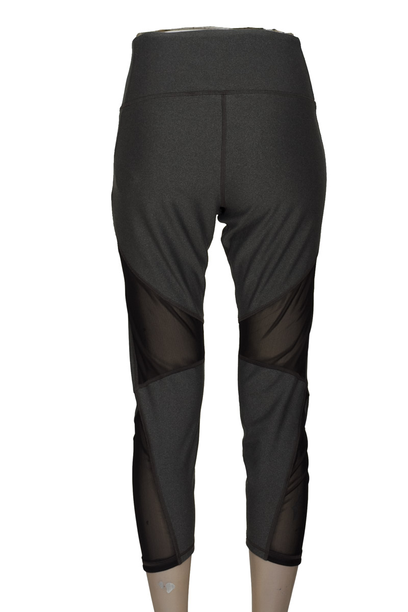 Ropa Deportiva / Salida de Baño color Gris - Under Armour