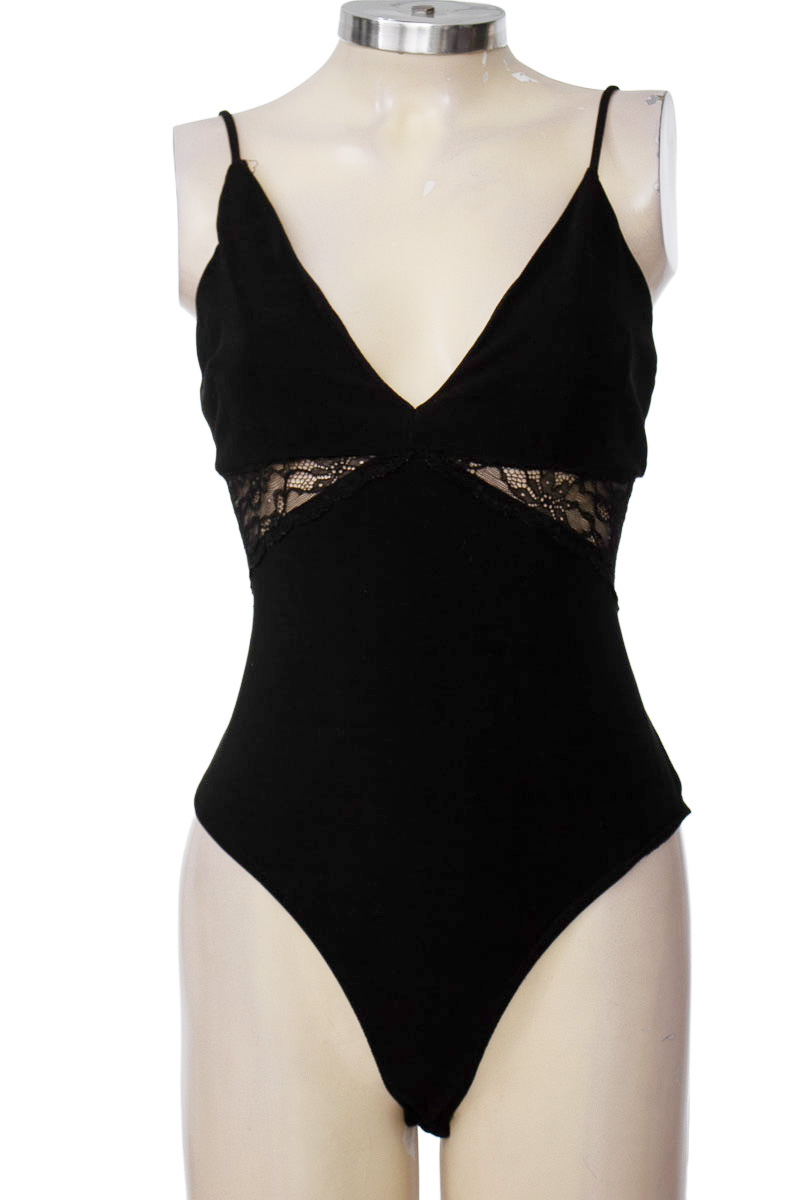 Top / Camiseta color Negro - Bershka