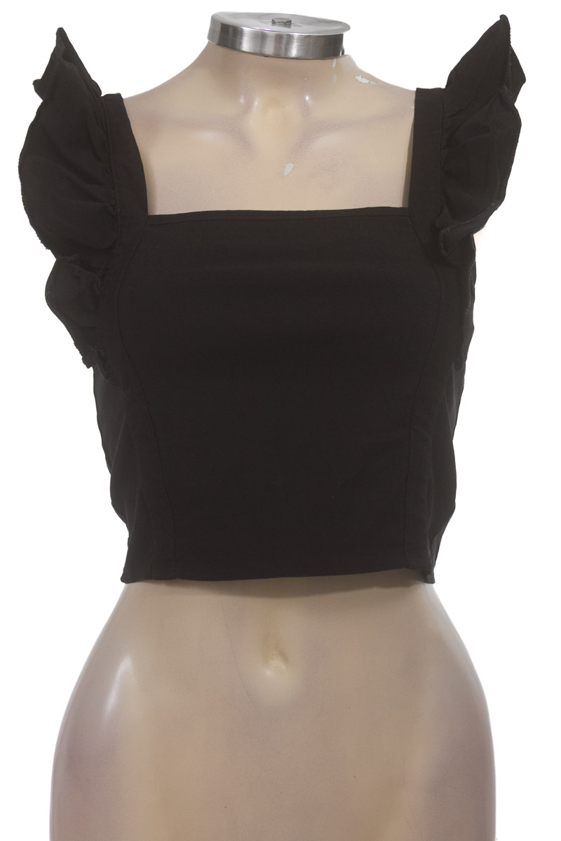 Top / Camiseta color Negro - Closeando