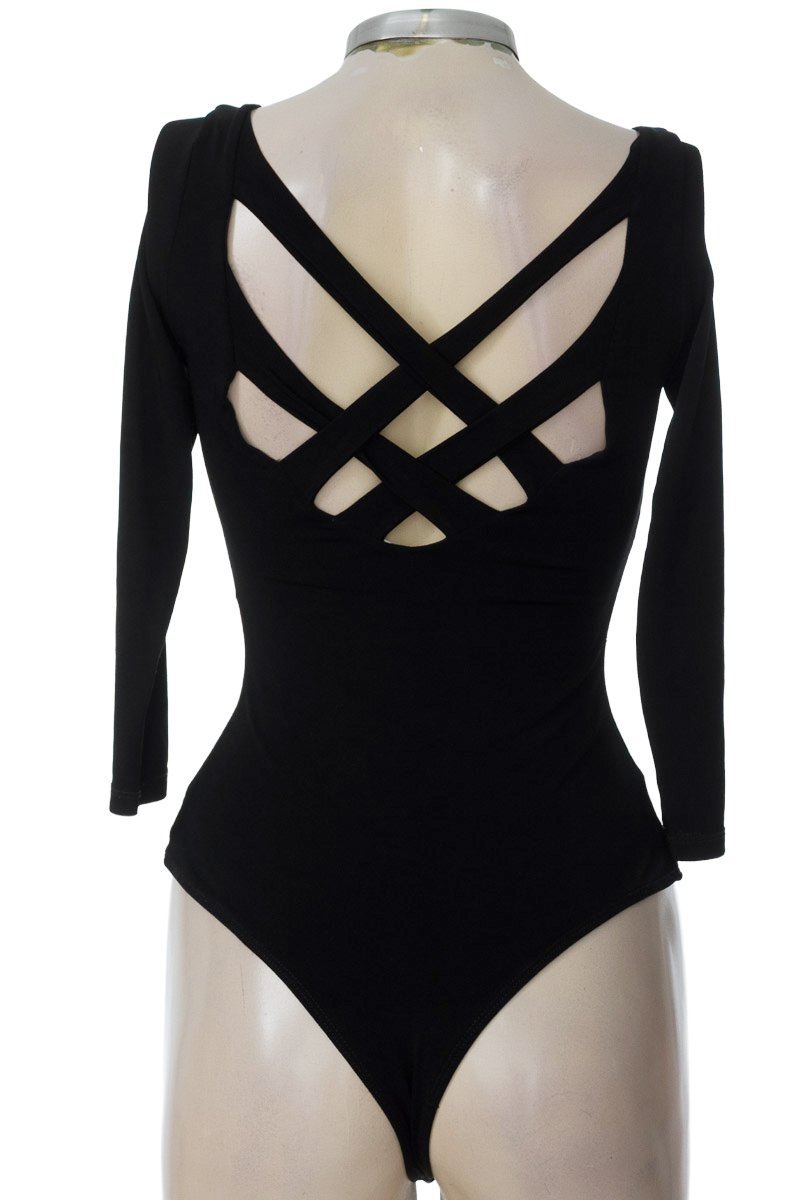 Top / Camiseta color Negro - Studio F