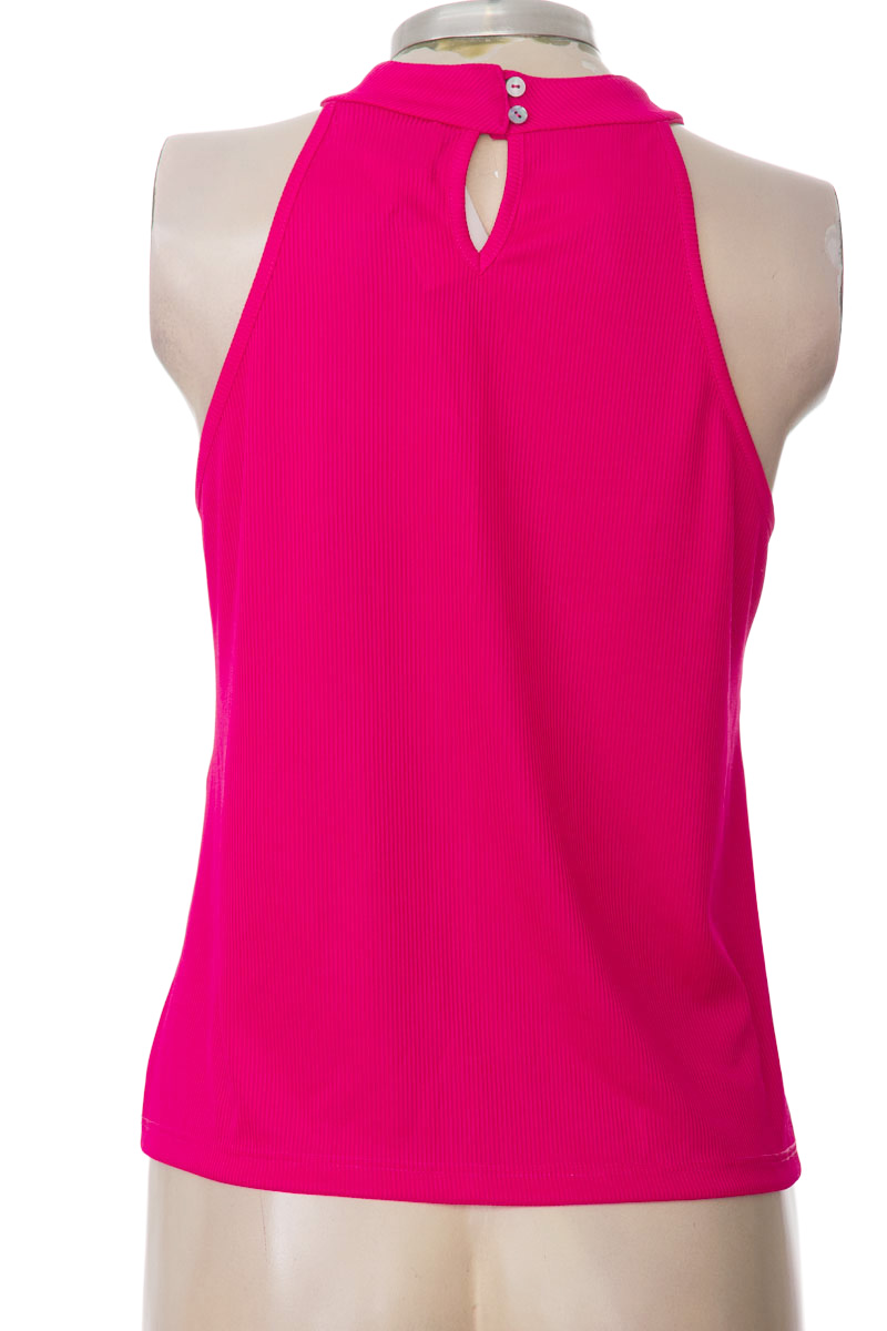 Top / Camiseta color Fucsia - Arkitect