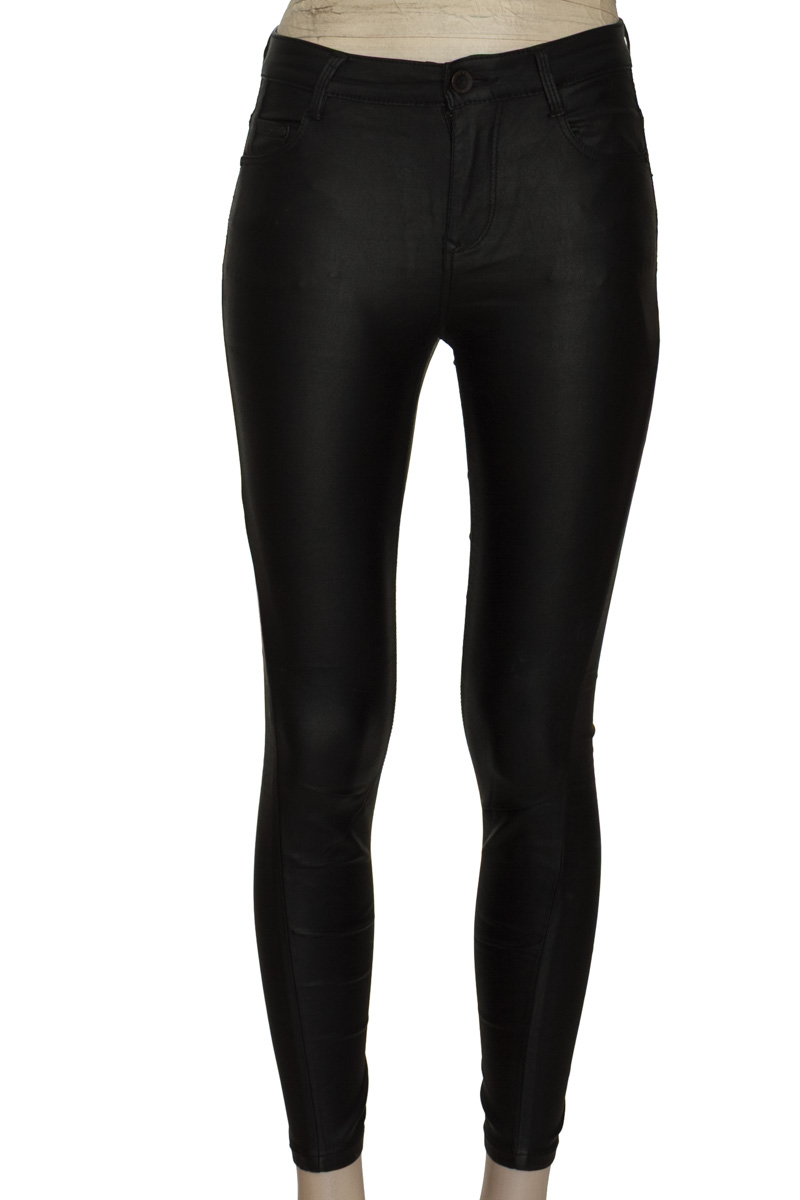 Pantalones color Negro - Stradivarius