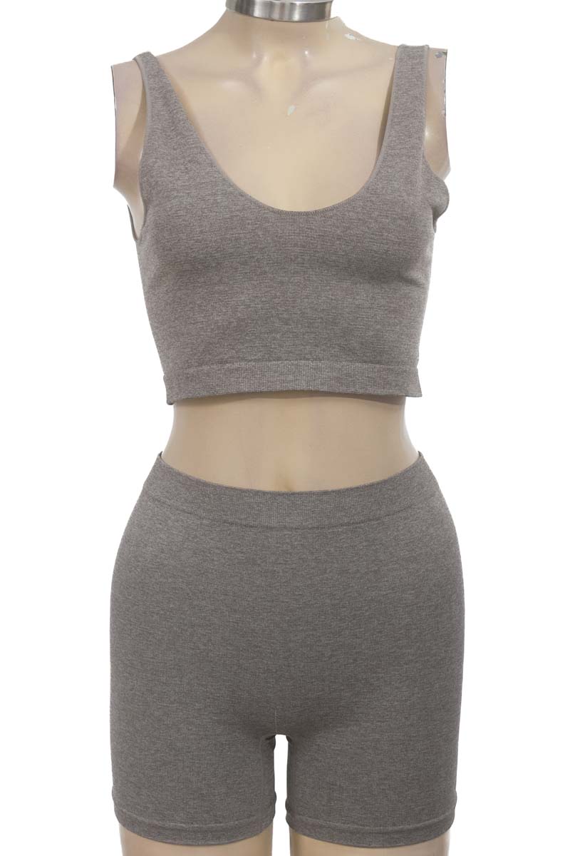 Ropa Deportiva / Salida de Baño color Gris - Stradivarius
