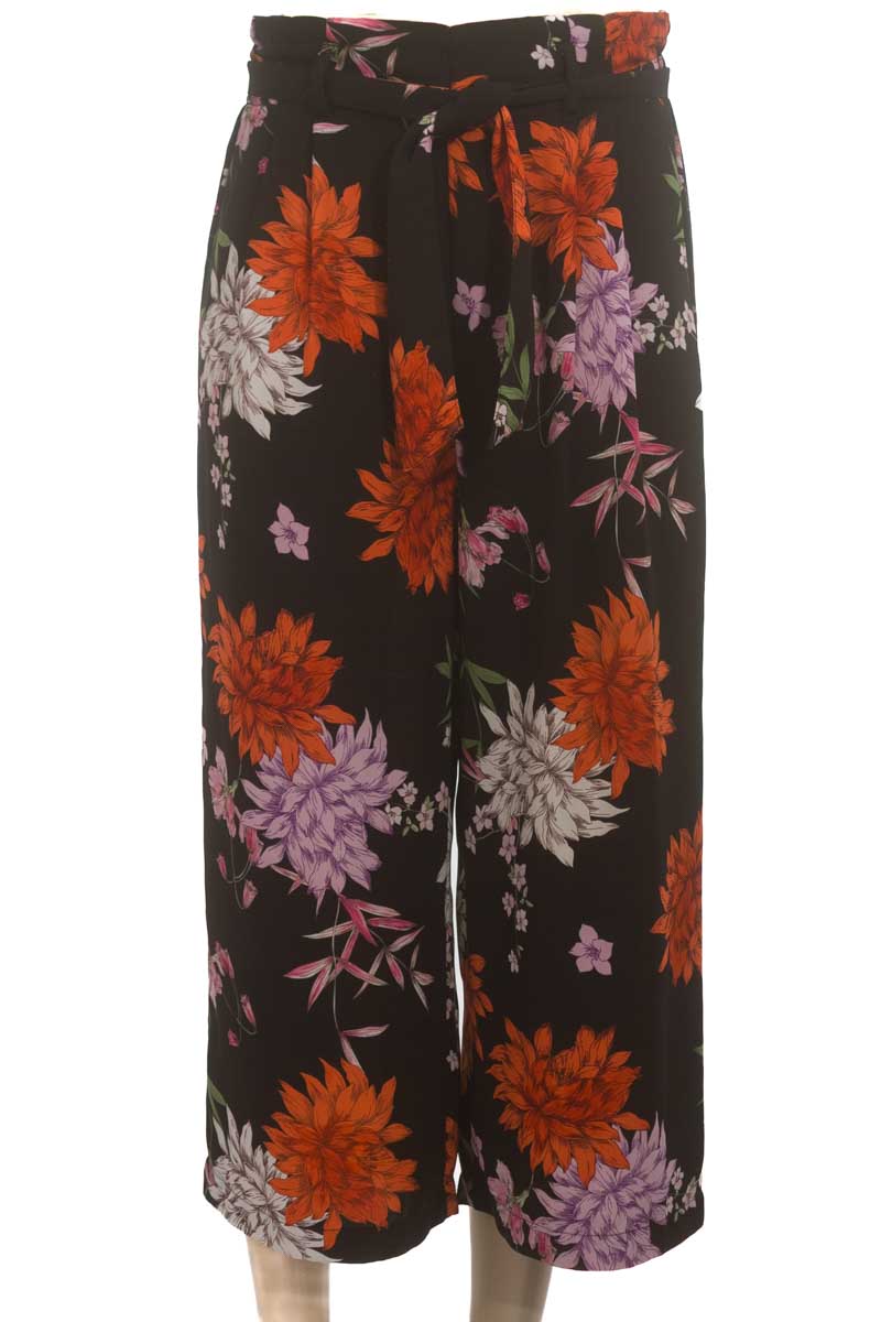 Pantalones color Negro - Stradivarius