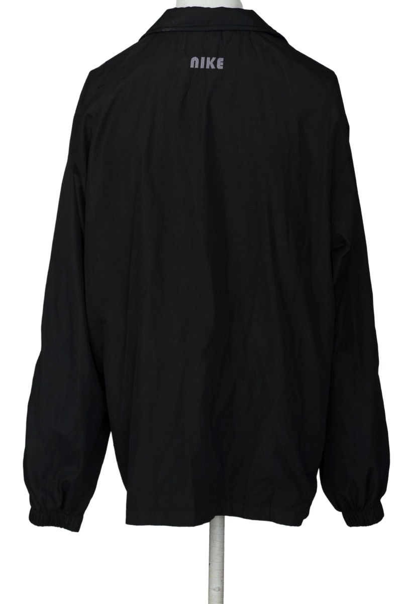 Chaqueta color Negro - Closeando