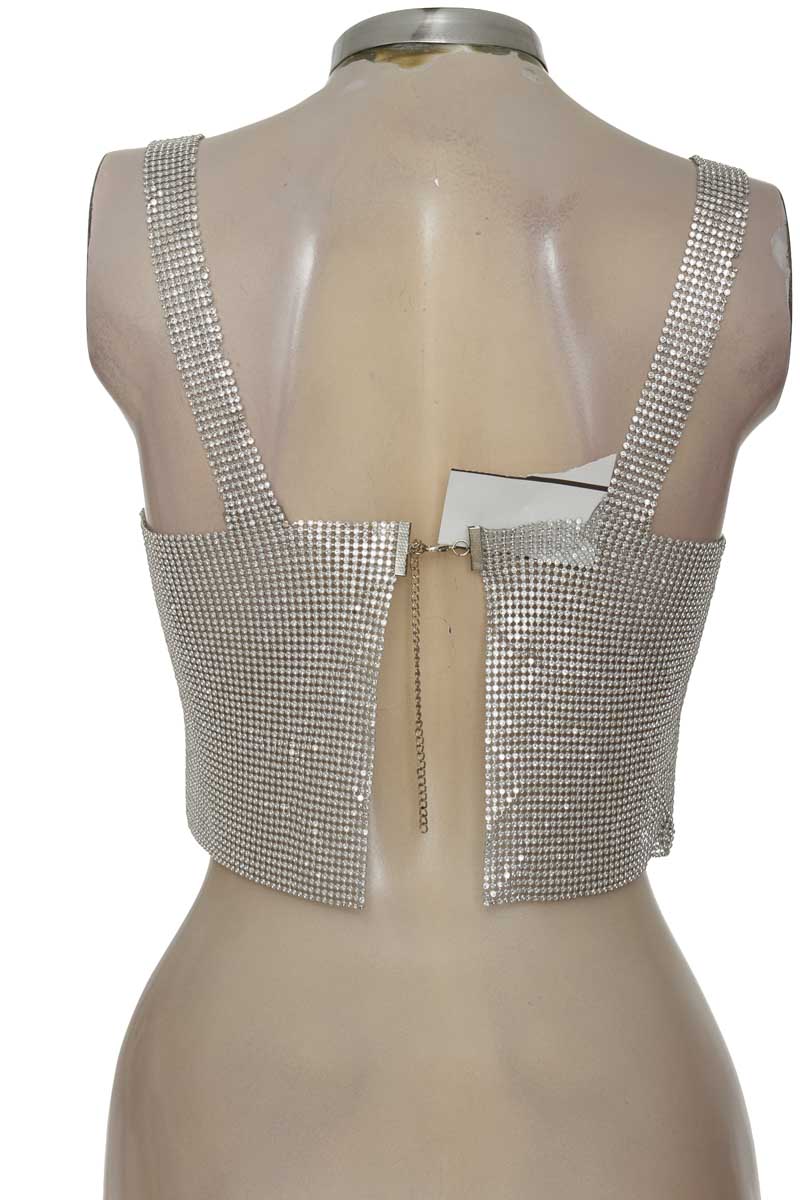 Top / Camiseta color Plateado - Closeando