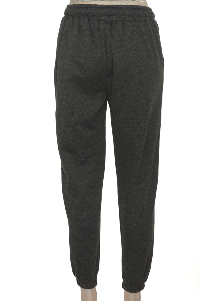 Ropa Deportiva / Salida de Baño color Gris - Closeando