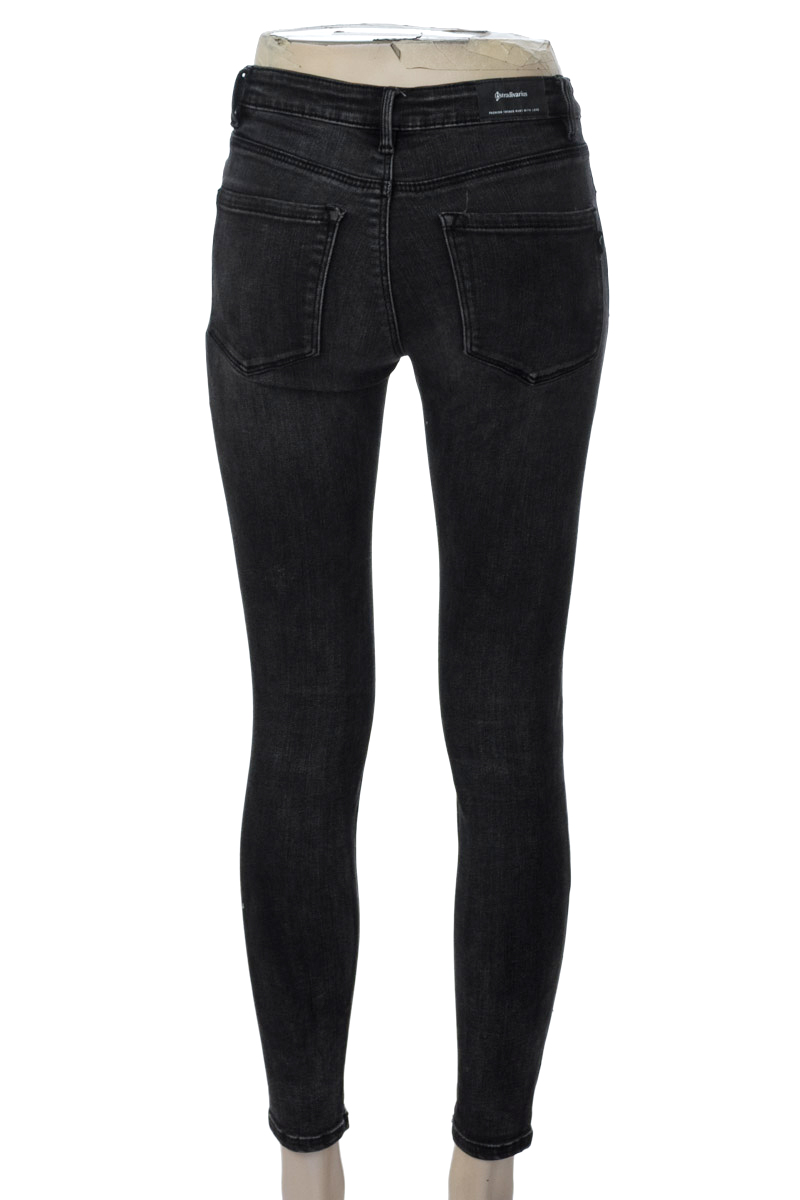 Pantalones color Negro - Stradivarius