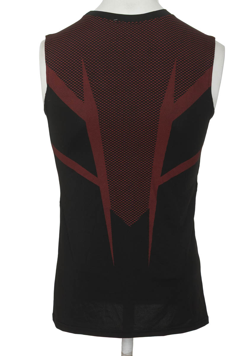 Ropa Deportiva color Negro - Closeando