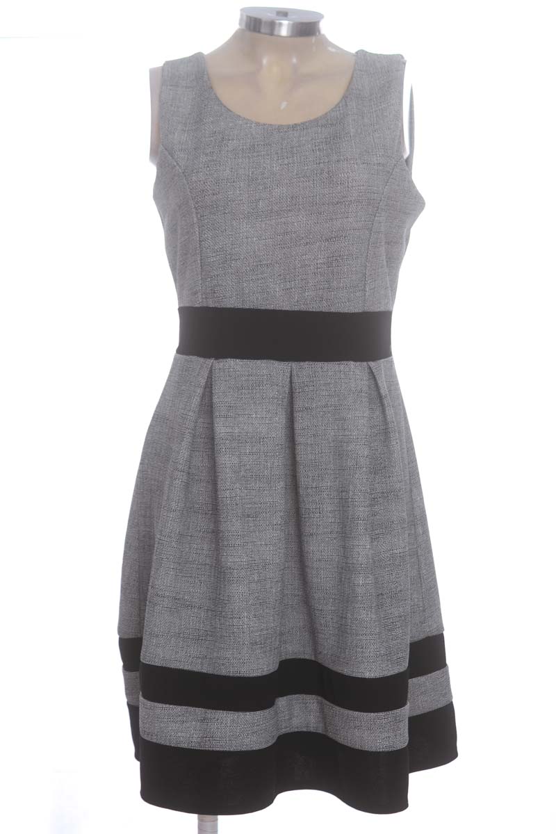 Vestido / Enterizo color Gris - Closeando