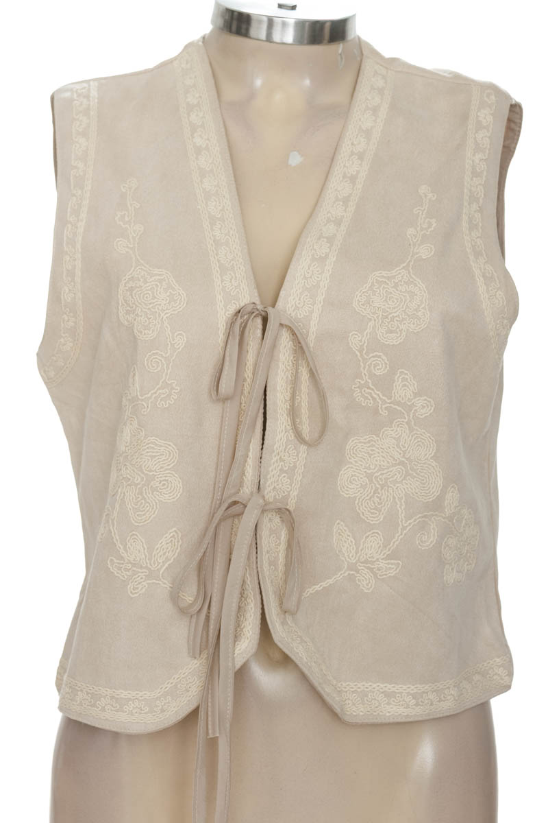 Chaqueta / Abrigo color Beige - Believe