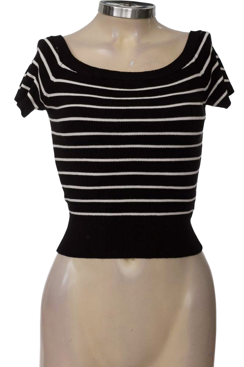 Top / Camiseta color Negro - Cuidado Con El Perro