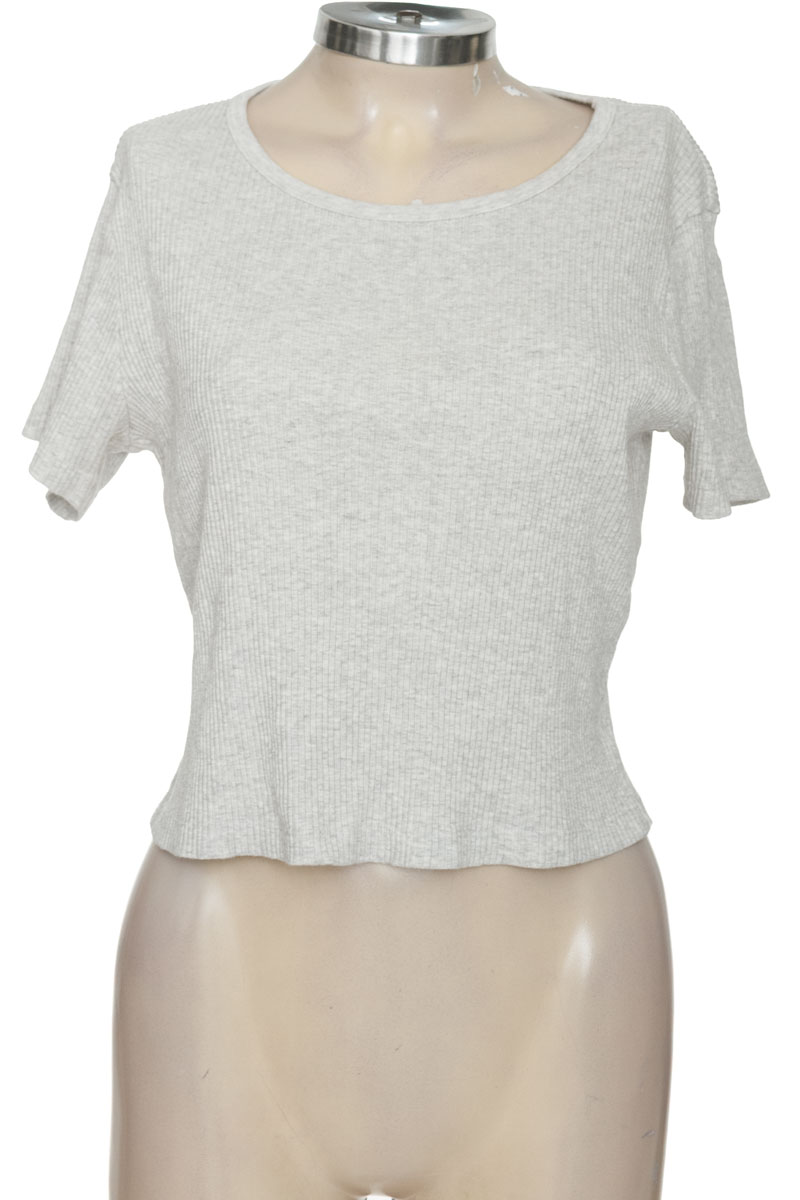 Top / Camiseta color Gris - UNIQLO