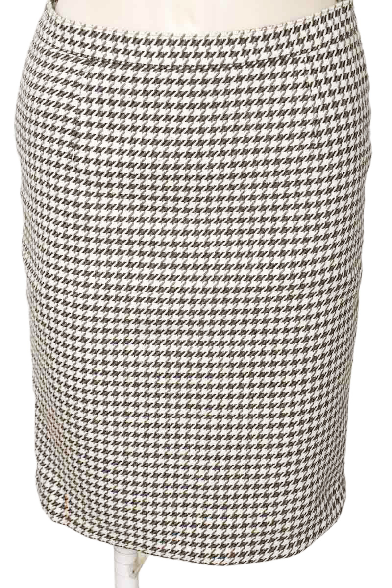 Falda color Beige - Closeando