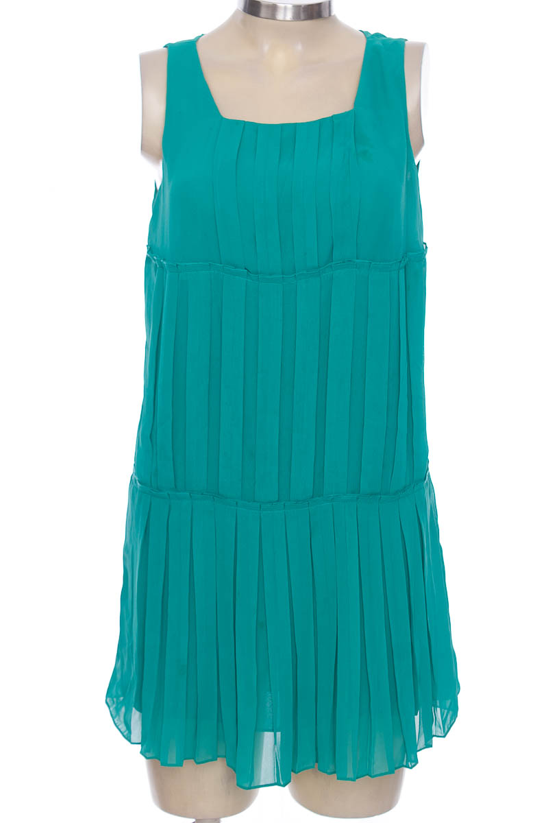 Vestido / Enterizo color Verde Laundry by Shelli Segal Closeando