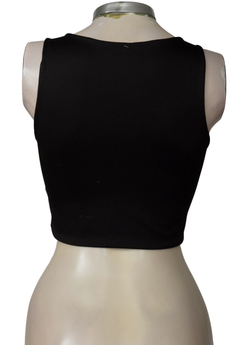 Top / Camiseta color Negro - Closeando