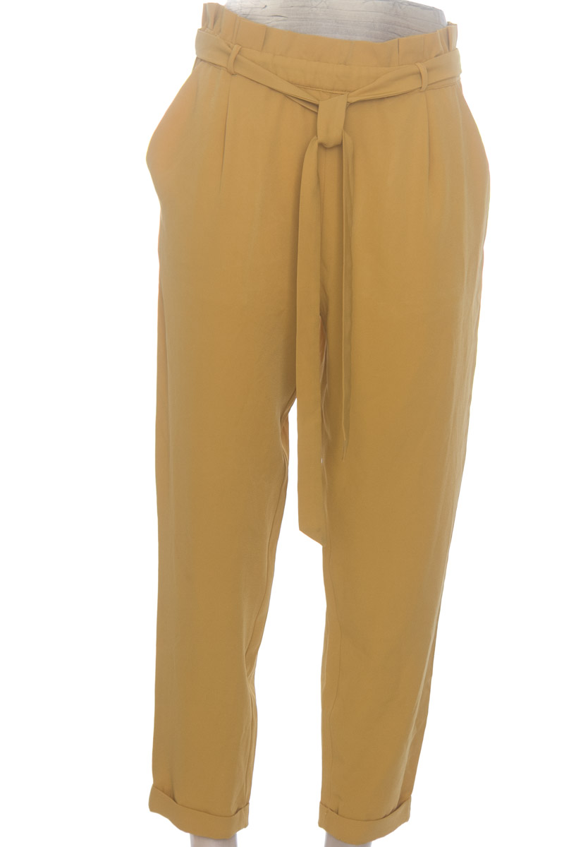 Pantalones color Mostaza - Pull & Bear