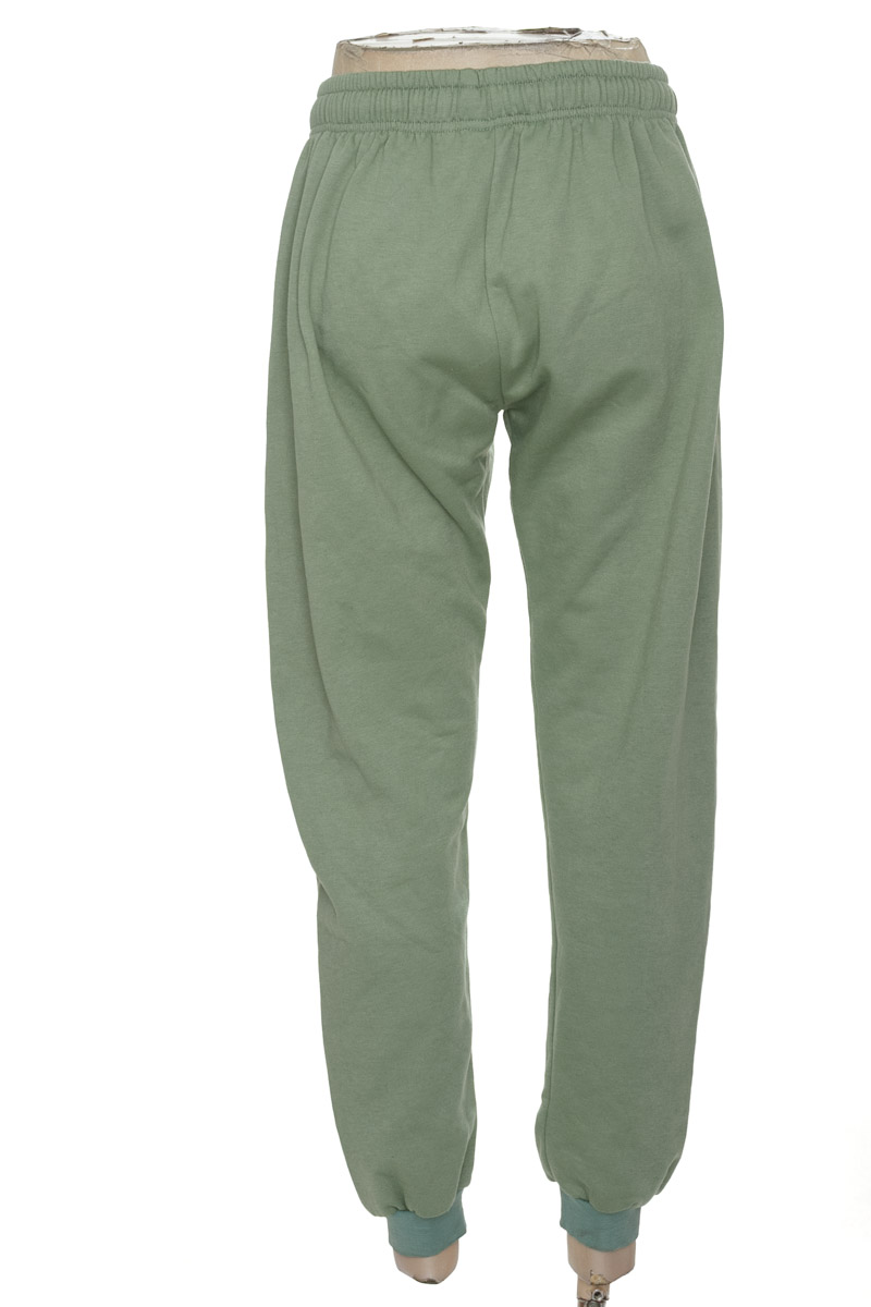 Ropa Deportiva color Verde - Closeando