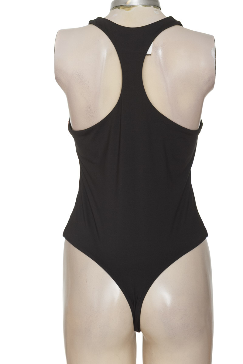 Top / Camiseta color Negro - True