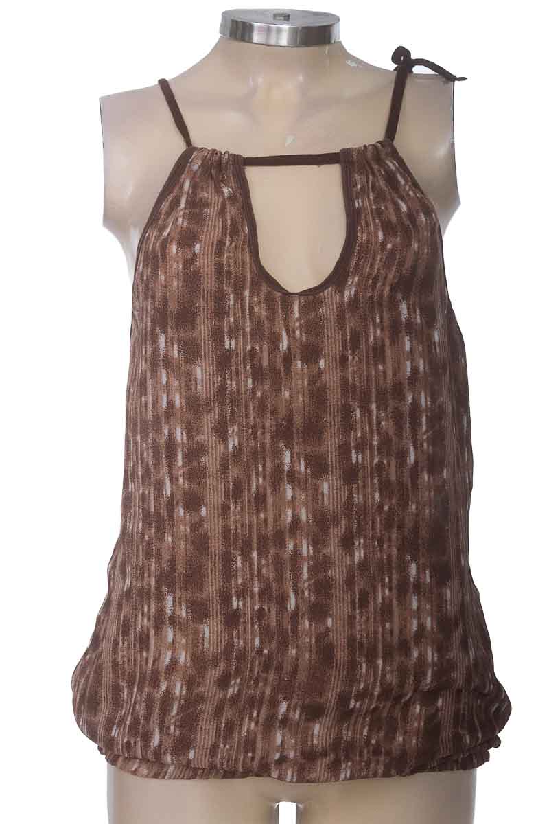 Top / Camiseta color Café - Closeando