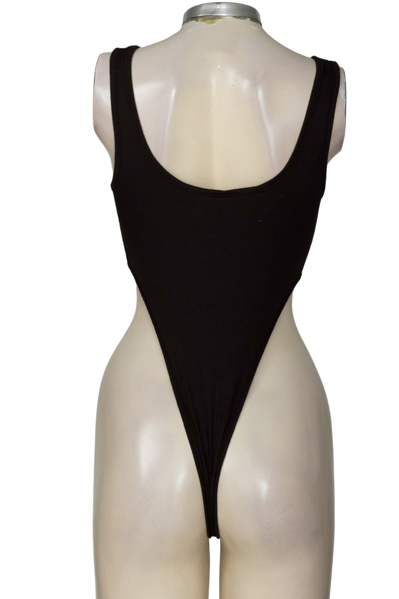 Top / Camiseta color Negro - Closeando
