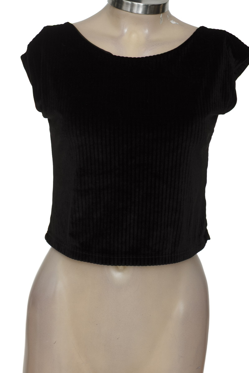 Top / Camiseta color Negro - Basement